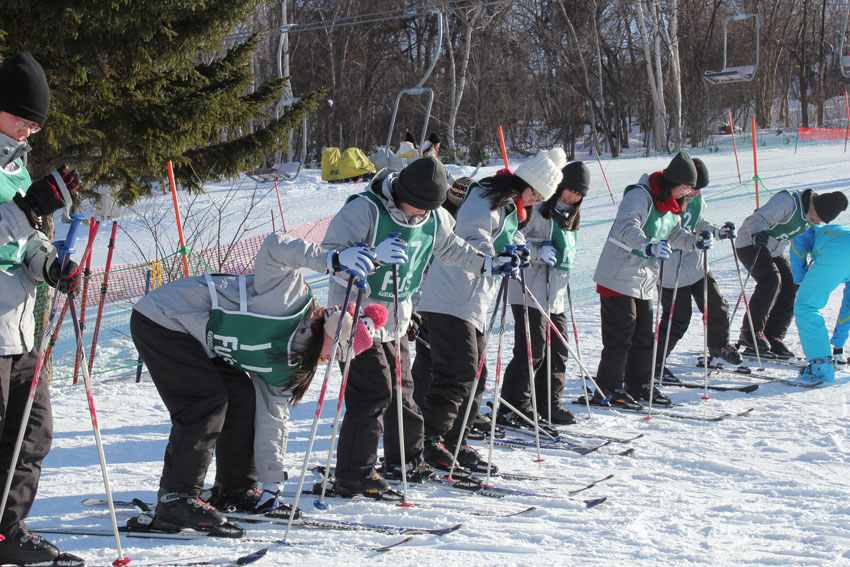 http://www.sapporo-koshi.jp/topics/up_images/12tanki_ski02.jpg