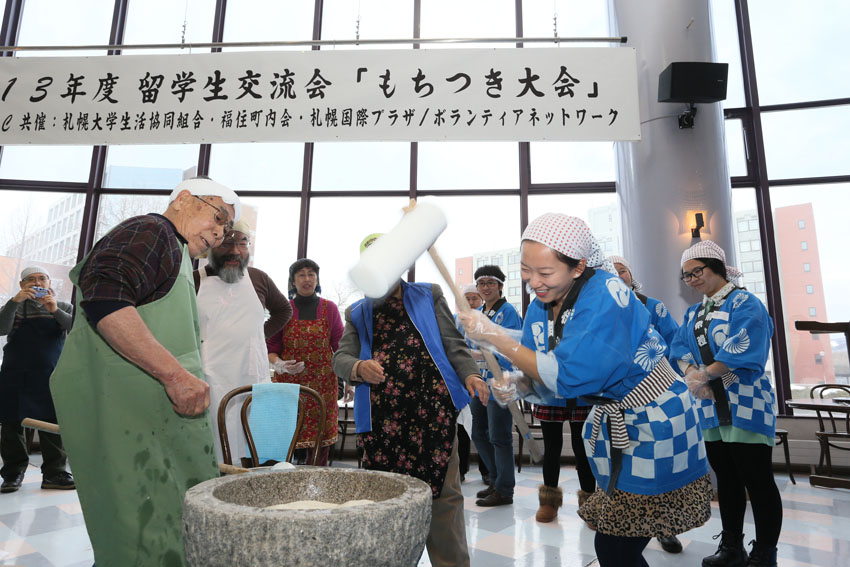 http://www.sapporo-koshi.jp/topics/up_images/2013mochi01.jpg