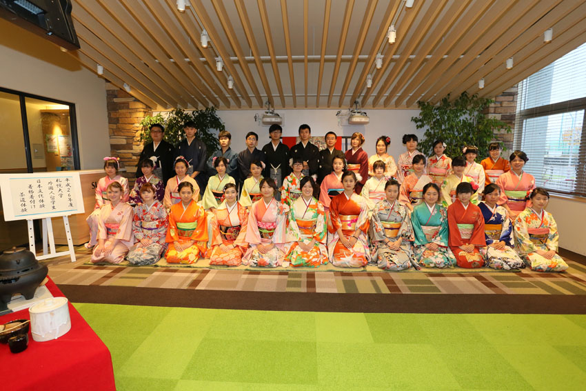 http://www.sapporo-koshi.jp/topics/up_images/2014kimono_01.jpg