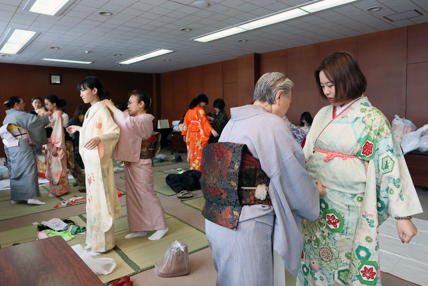 http://www.sapporo-koshi.jp/topics/up_images/2017kimono01.jpg